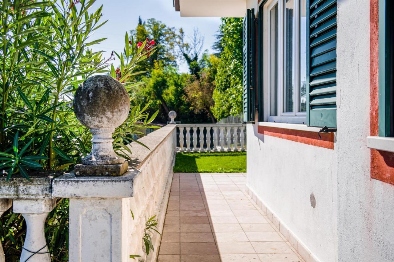 Villa Carini With 3000 Mq Garden & Heated Pool กัสเตลนูโอโว เดล การ์ดา ภายนอก รูปภาพ