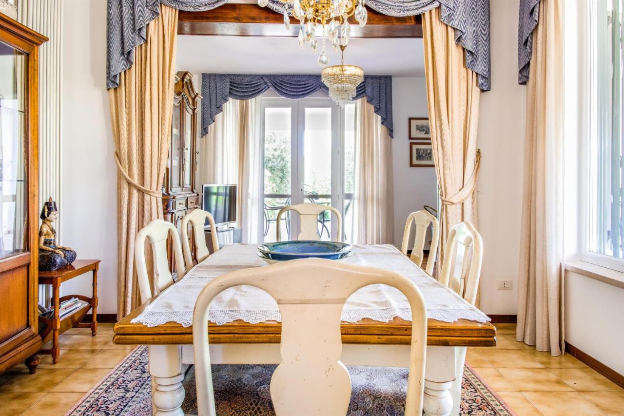 Villa Carini With 3000 Mq Garden & Heated Pool กัสเตลนูโอโว เดล การ์ดา ภายนอก รูปภาพ