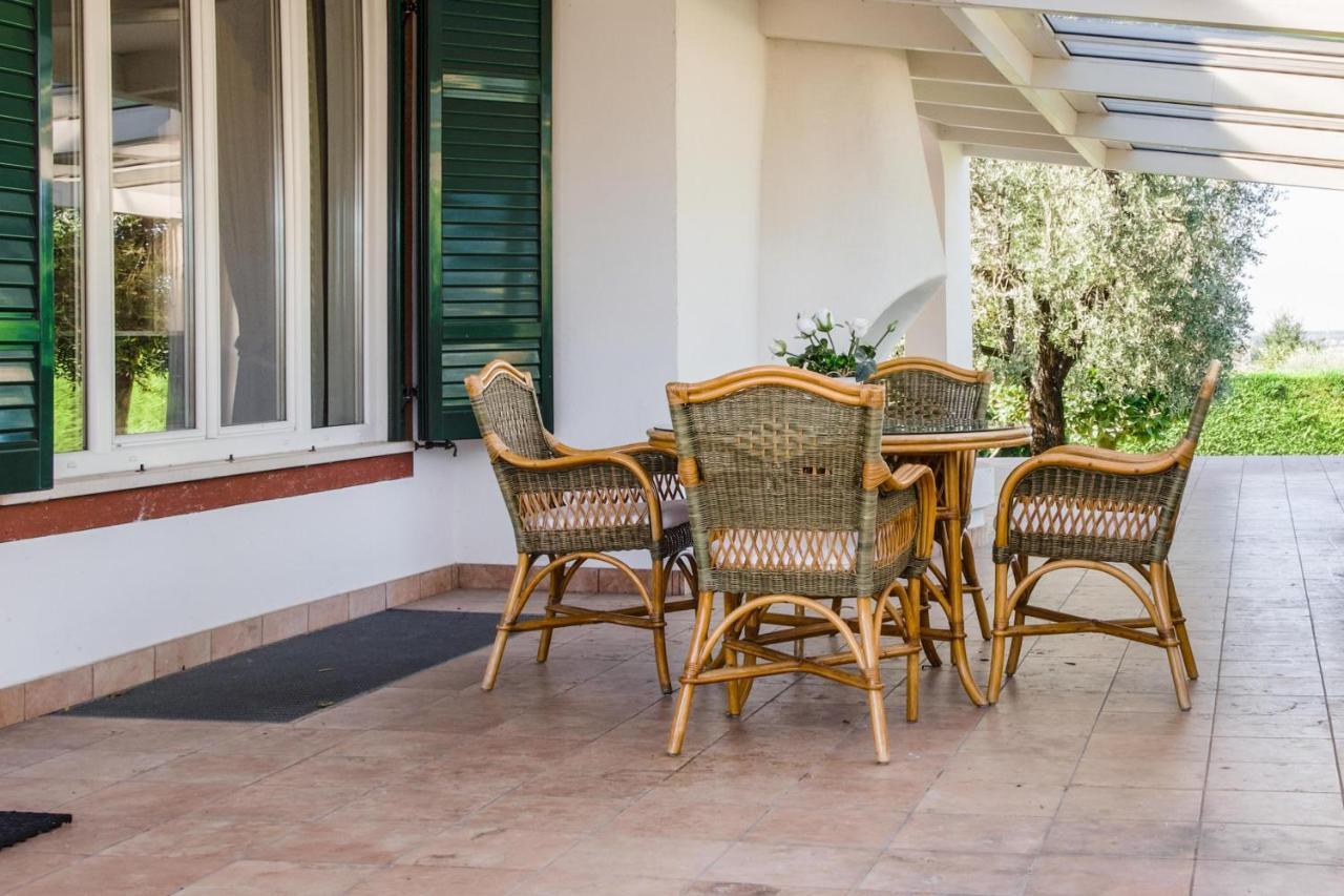 Villa Carini With 3000 Mq Garden & Heated Pool กัสเตลนูโอโว เดล การ์ดา ภายนอก รูปภาพ