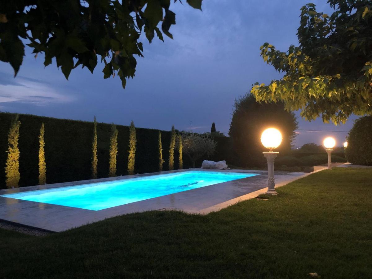 Villa Carini With 3000 Mq Garden & Heated Pool กัสเตลนูโอโว เดล การ์ดา ภายนอก รูปภาพ