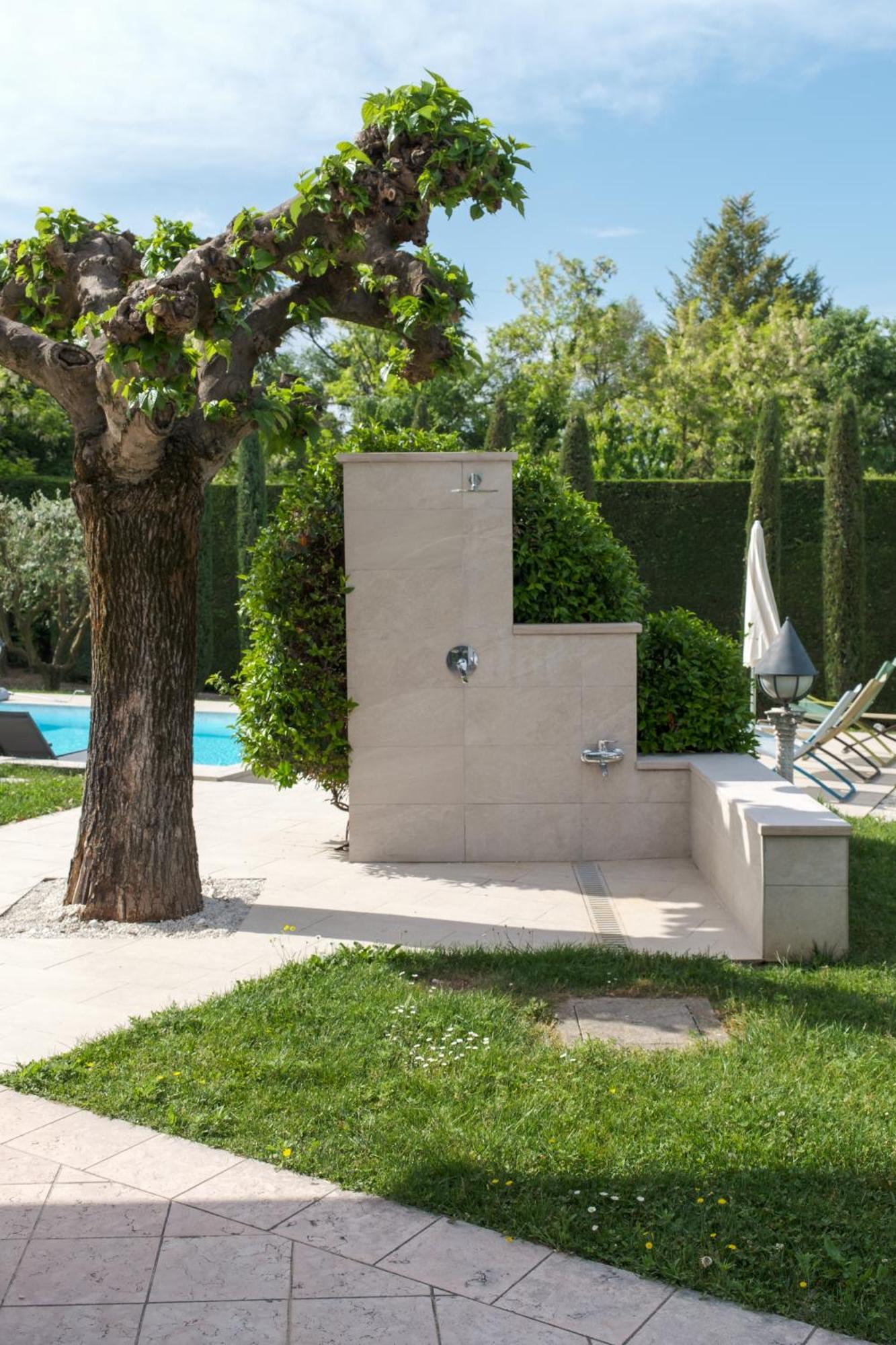 Villa Carini With 3000 Mq Garden & Heated Pool กัสเตลนูโอโว เดล การ์ดา ภายนอก รูปภาพ