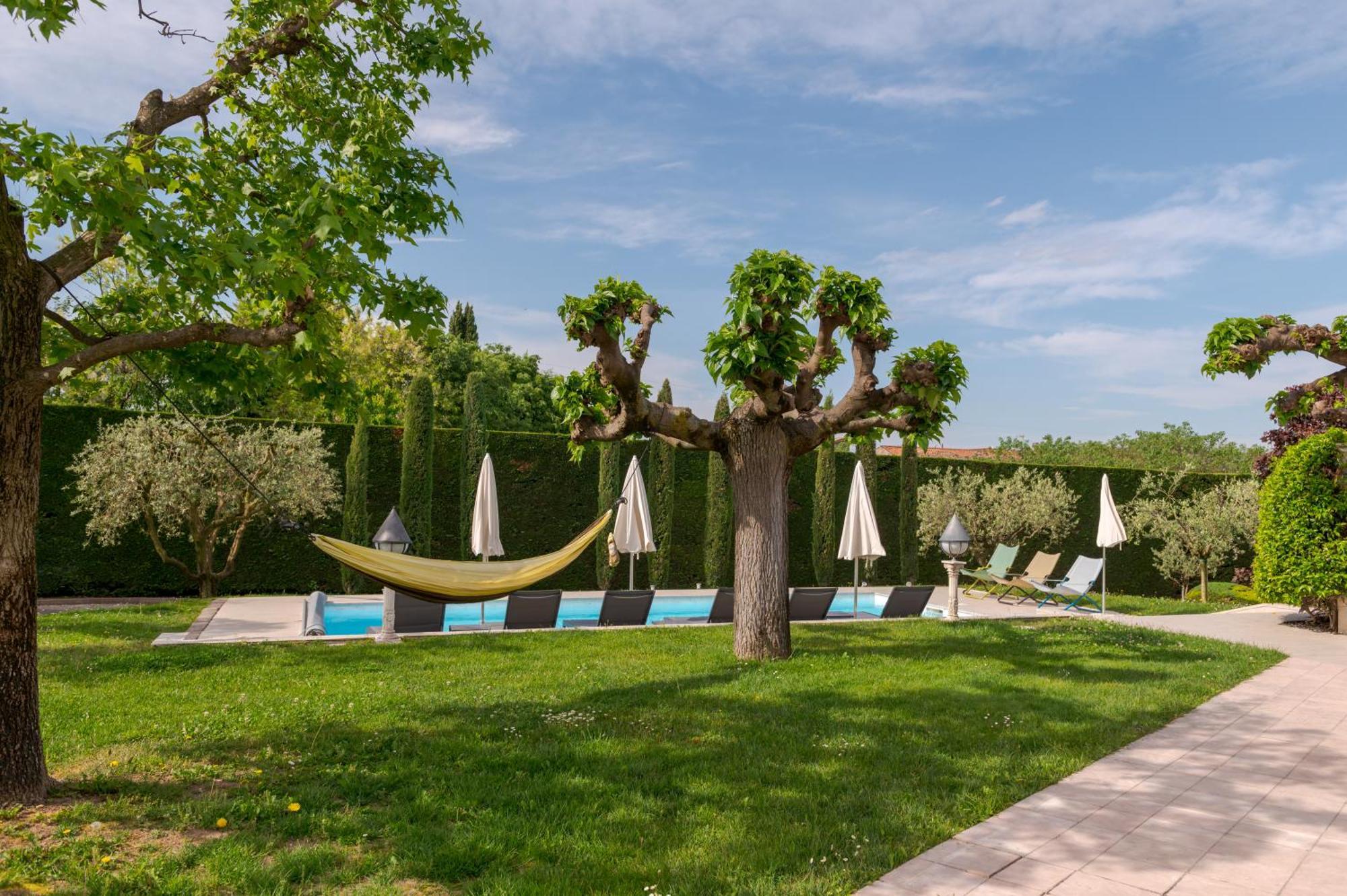 Villa Carini With 3000 Mq Garden & Heated Pool กัสเตลนูโอโว เดล การ์ดา ภายนอก รูปภาพ